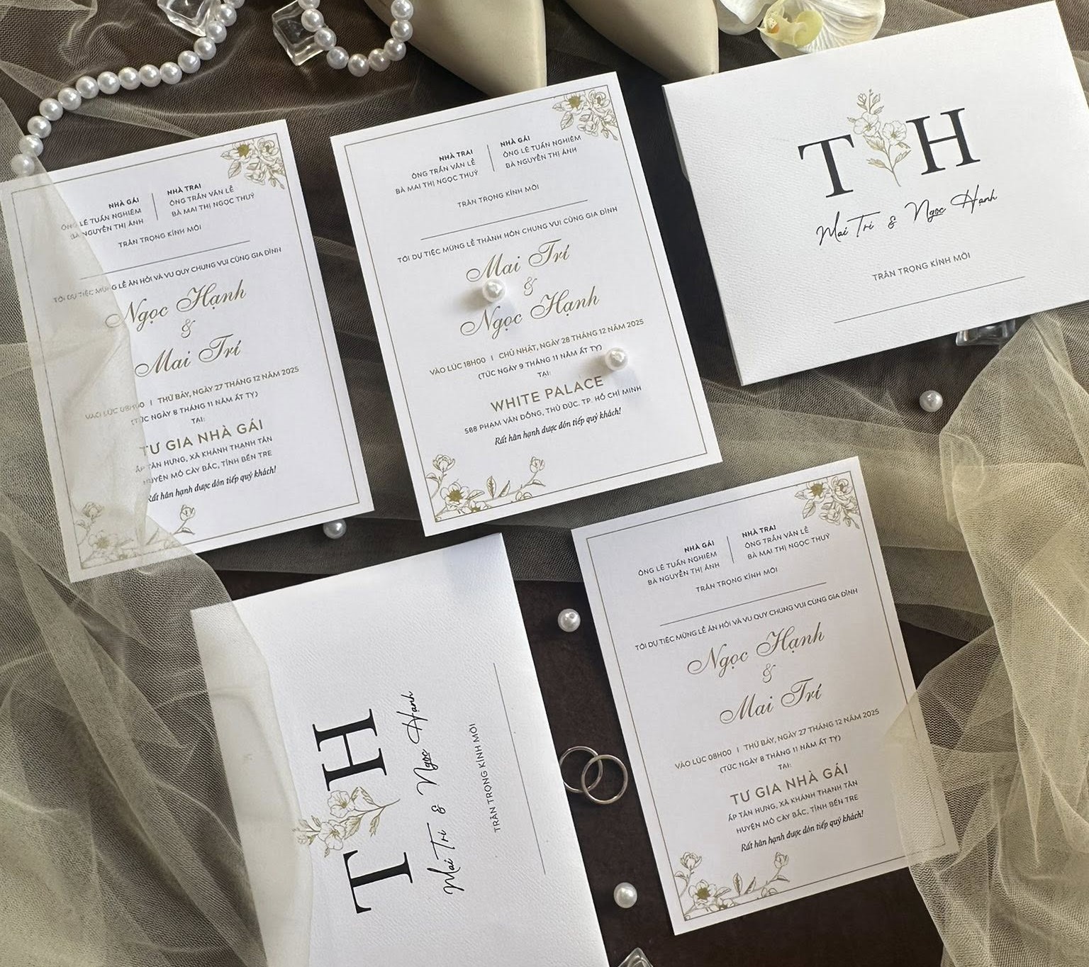 THIỆP CƯỚI MONOGRAM HOA LÁ TINH KHIẾT – NÉT ĐẸP CỔ ĐIỂN VÀ SANG TRỌNG CHO NGÀY TRỌNG ĐẠI