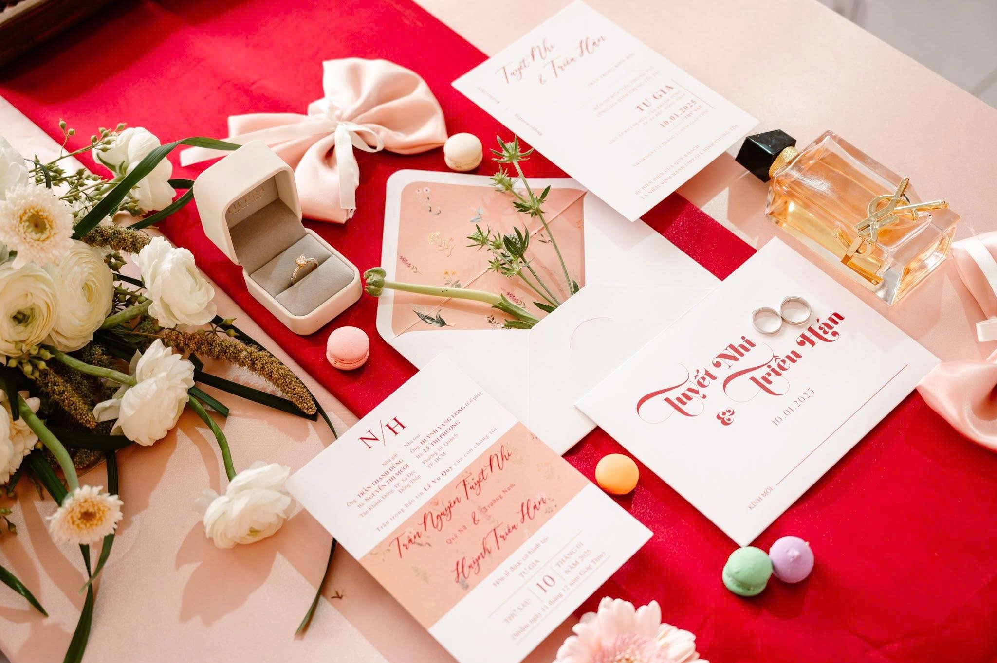 MẪU THIỆP “RED BLOSSOM” – NGỌT NGÀO & RẠNG NGỜI NHƯ TÌNH YÊU ĐẦU