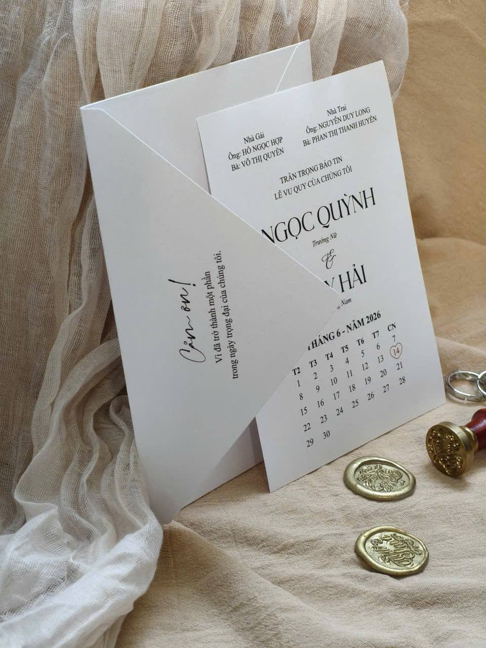 in thiep cuoi dep gia re